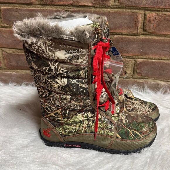 RealTree Max-1 Girl Camo Insulated Winter Boots Size 8 NEW - Picture 1 of 7